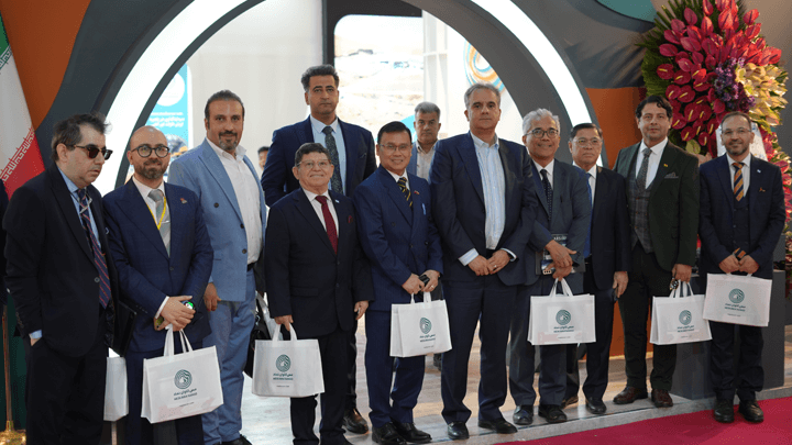 بازدید سفرا از غرفه مس کاوان نماد در نمایشگاه بین‌المللی معدن ۱۴۰۴